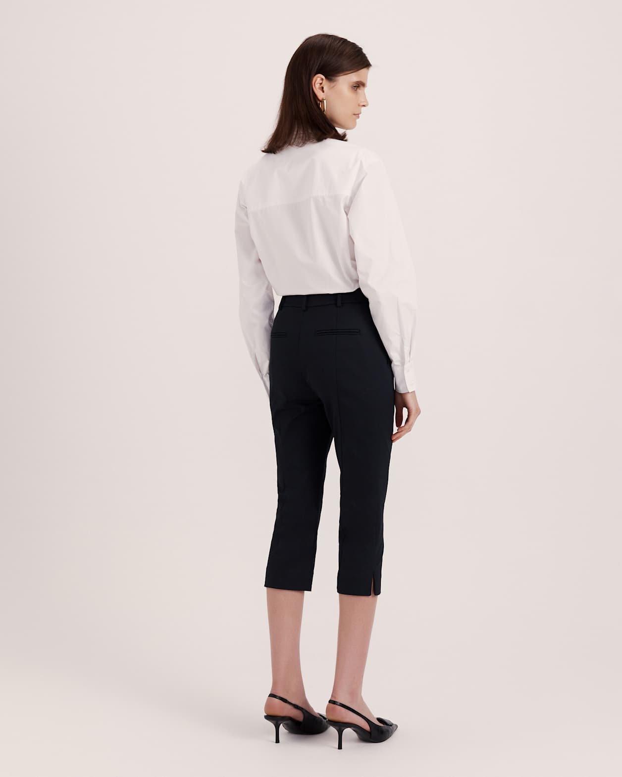 Tia Capri Pant in BLACK
