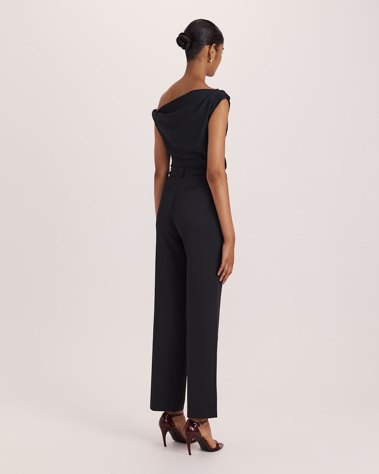Dharma Straight Leg Pant in BLACK