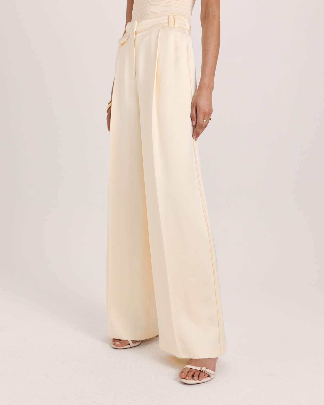 Nevine Pleat Front Pant in PALE LEMON