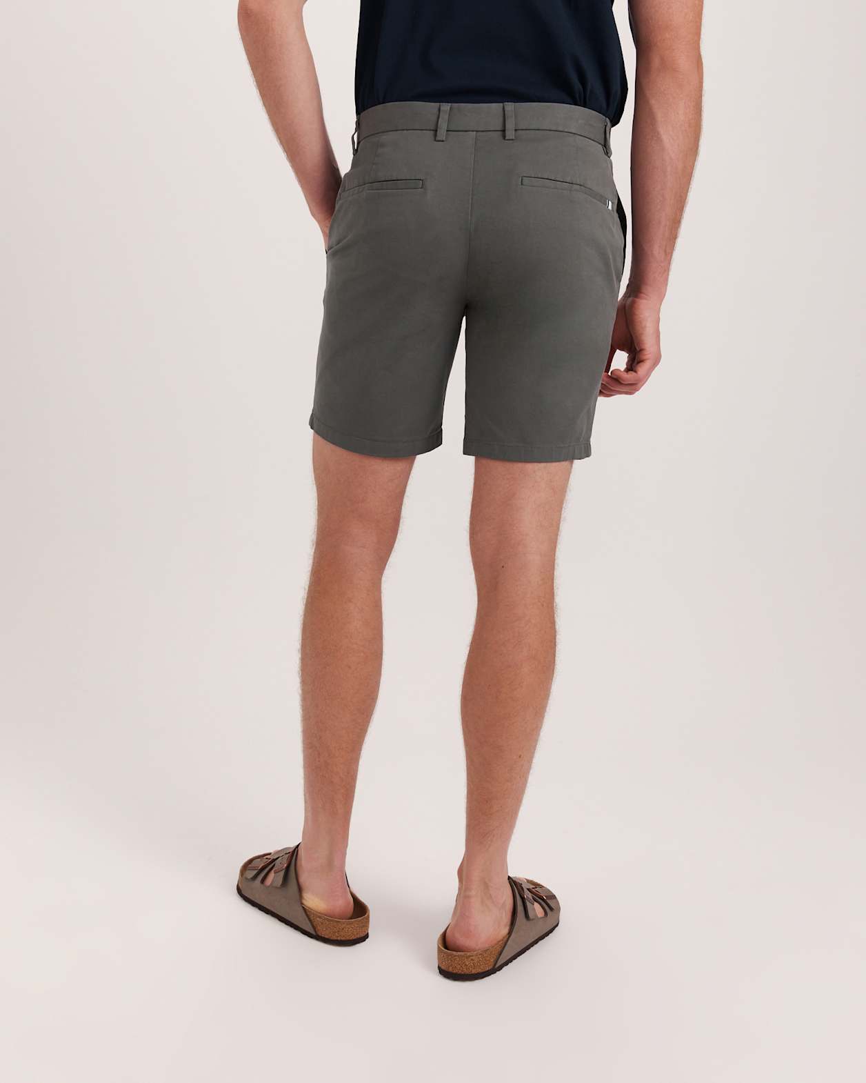 Mills Stretch Short in DARK GREEN