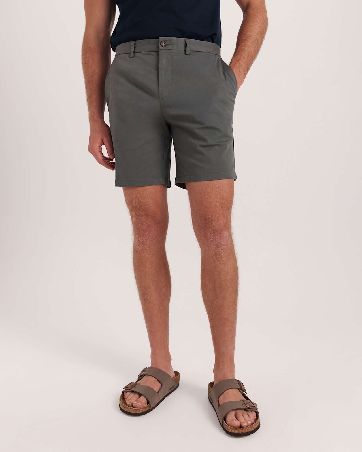 Mills Stretch Short in DARK GREEN