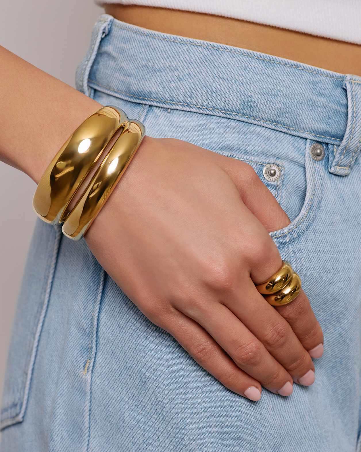 Arms Of Eve Katherine Gold Cuff in GOLD