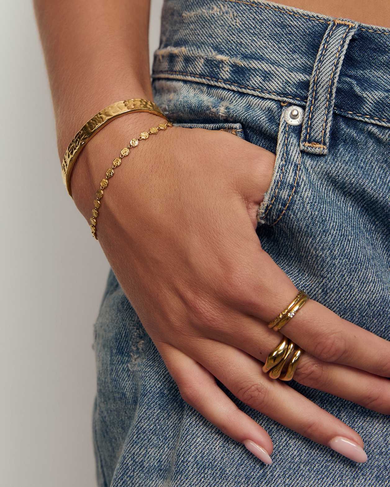 Arms Of Eve Atlas Bracelet in GOLD
