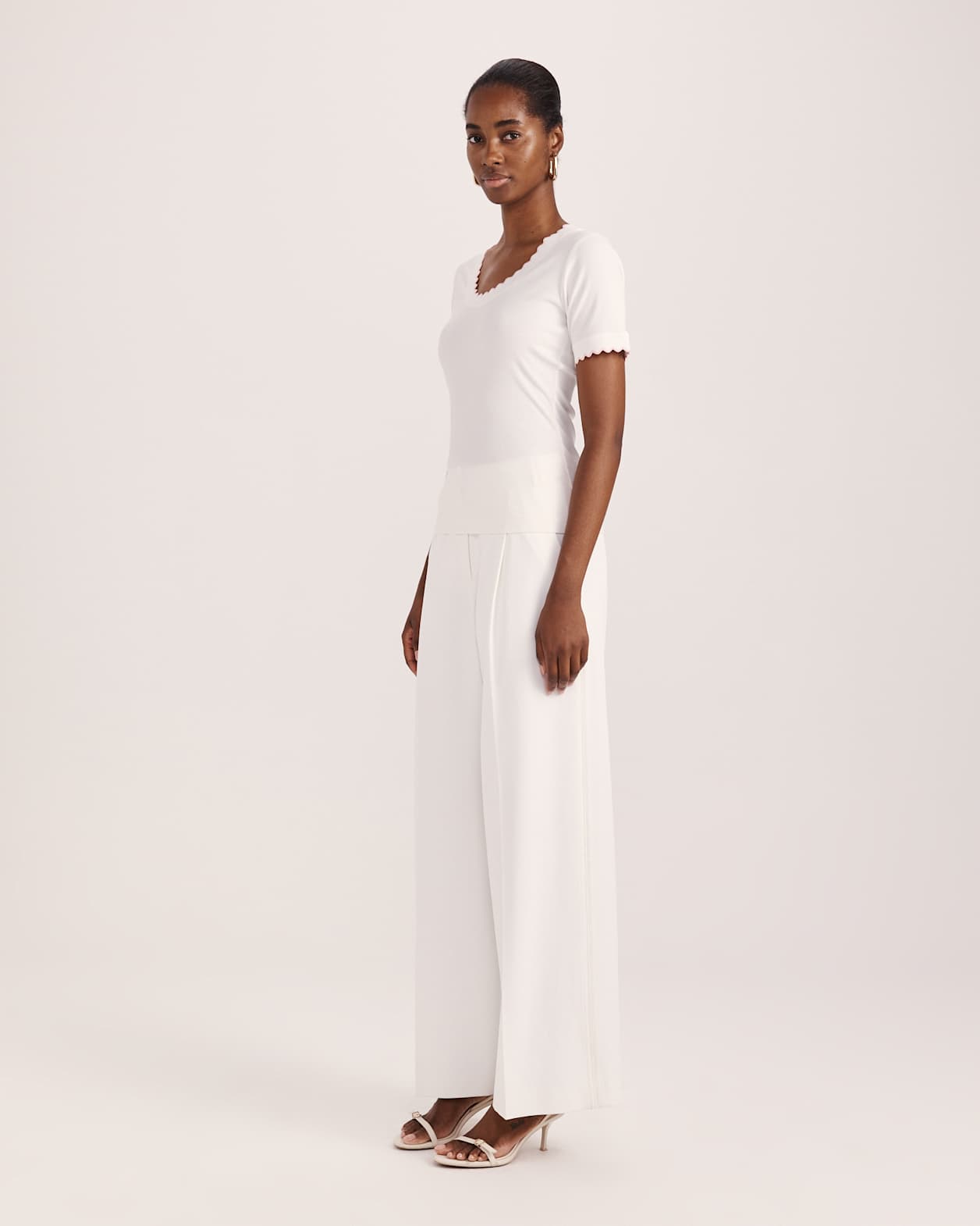 Emilie Scooped Neck Tee in WHITE/PINK