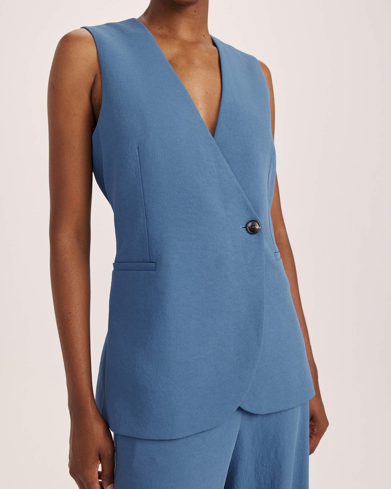 Dharma Longline Vest in BLUE STEEL