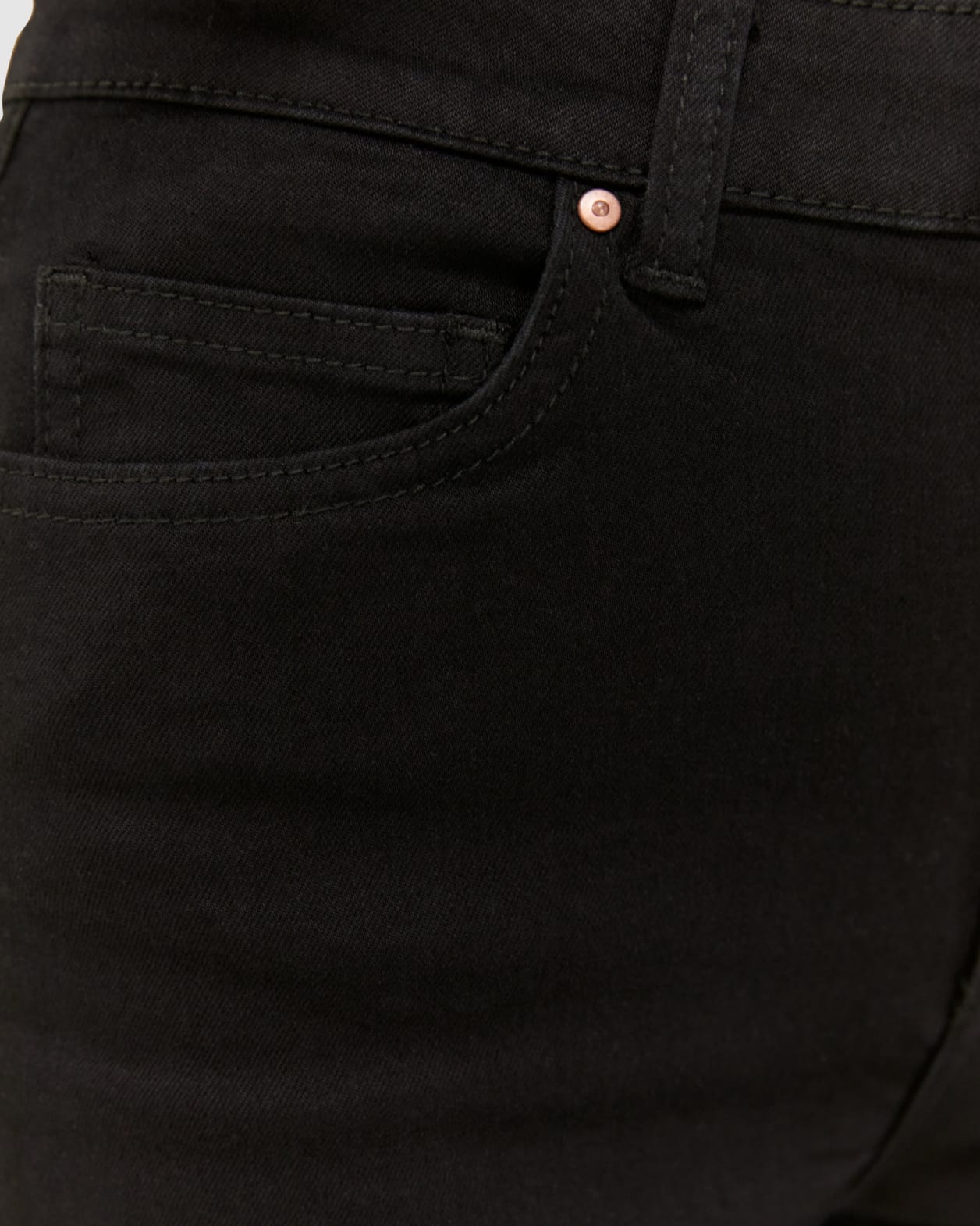 Gisele Kickflare Jean in BLACK
