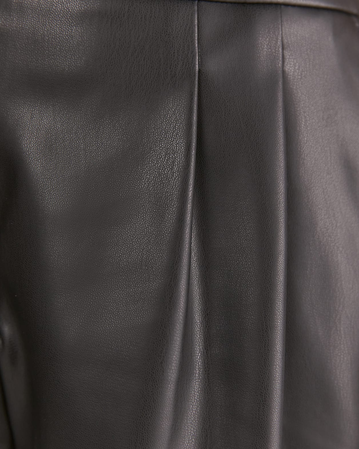 Viv Vegan Leather Short in BLACK
