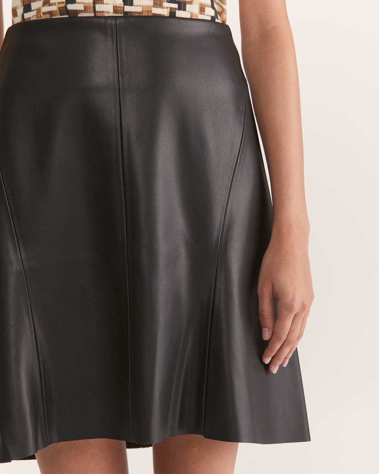 Viv Vegan Leather Short Skirt in BLACK