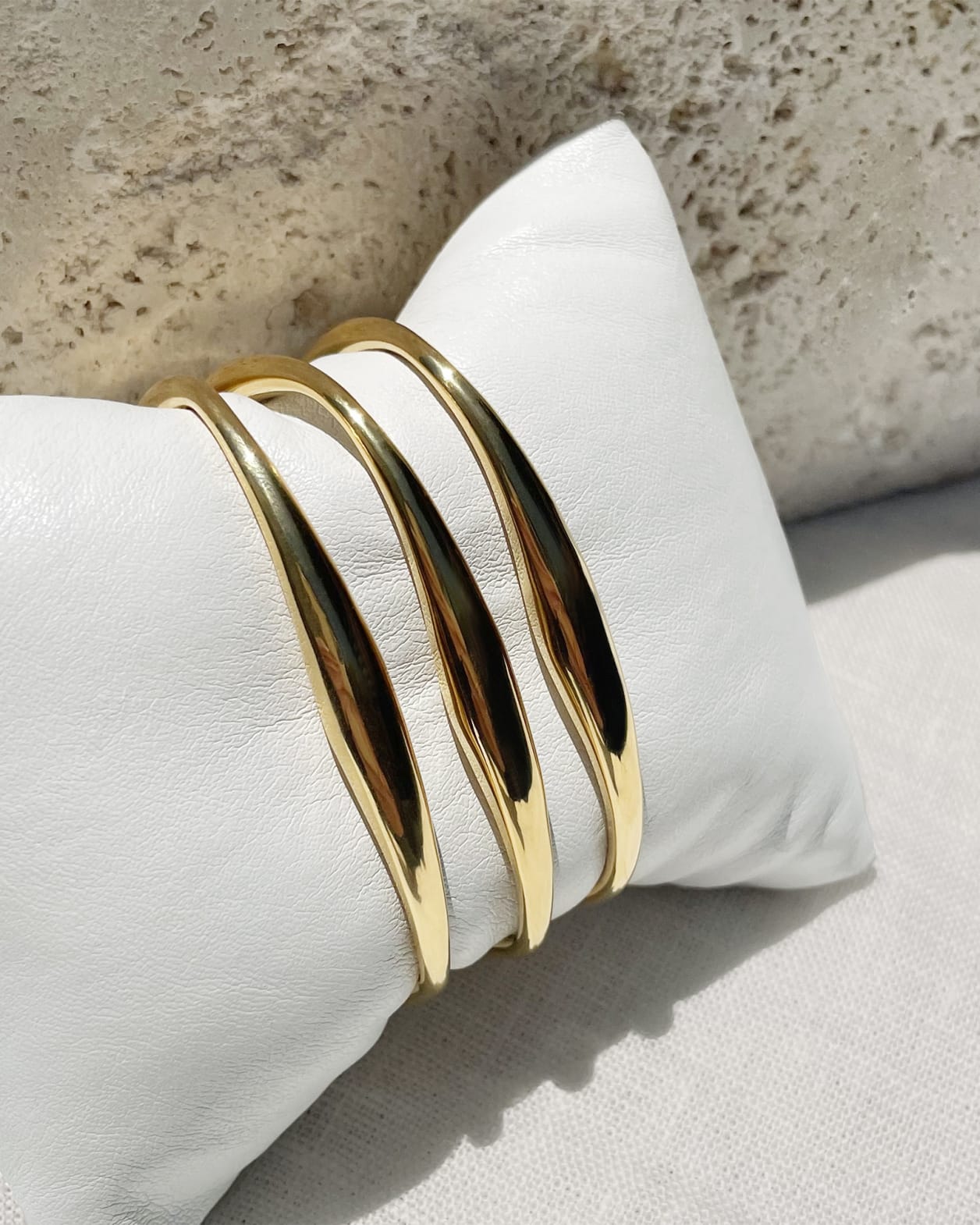 Arms Of Eve Maddison Cuff in GOLD