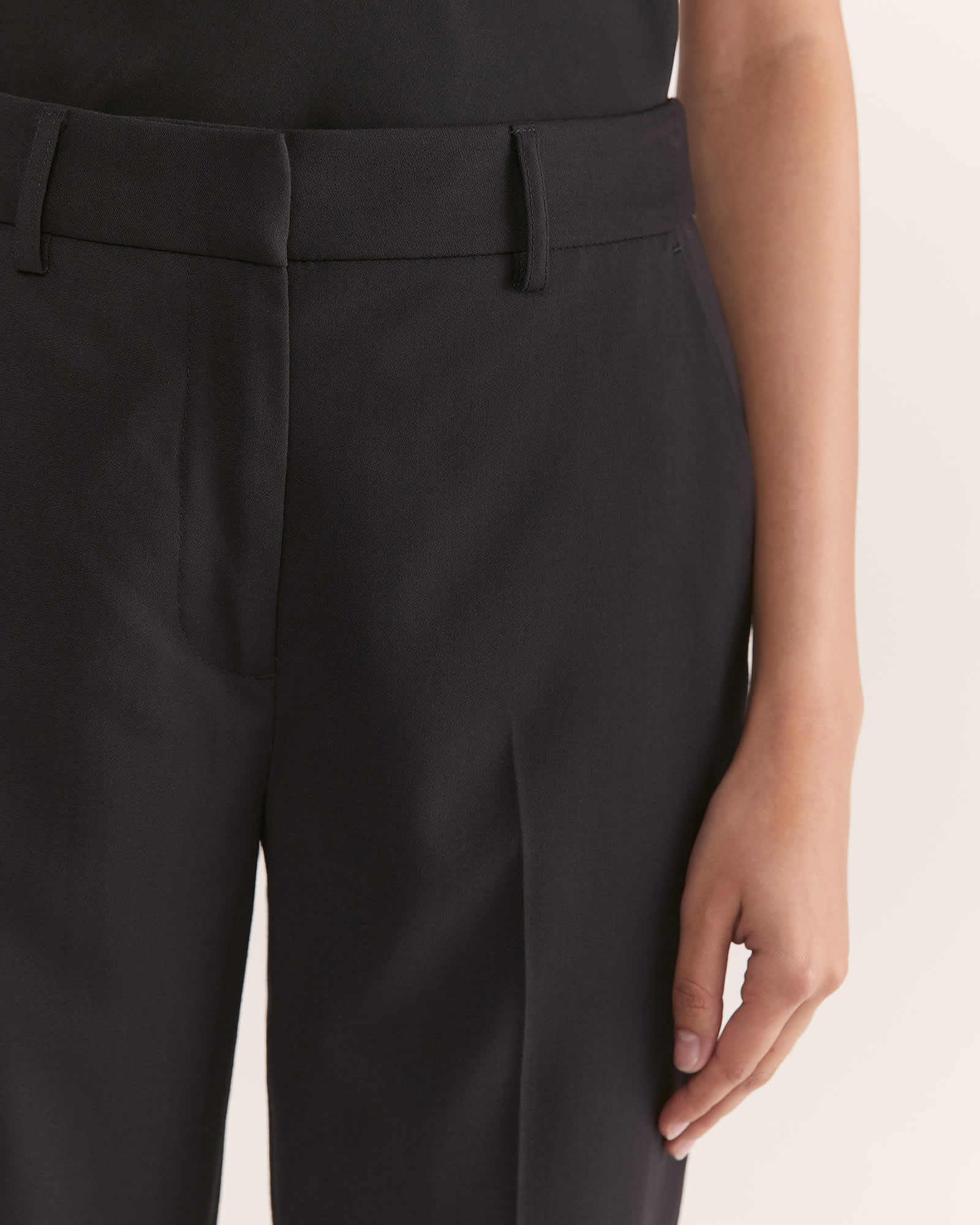 スーツ WOOL BACKSATIN STRAIGHT SLACKS LIDNM（リドム）の「WOOL BACKSATIN STRAIGHT SLACKS